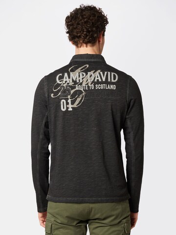 Tricou de la CAMP DAVID pe negru