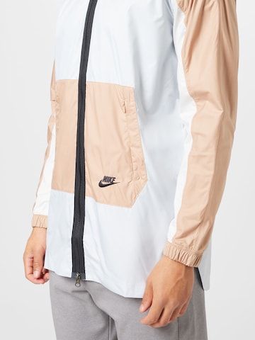 Geacă de primăvară-toamnă de la Nike Sportswear pe maro