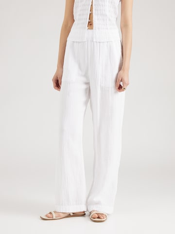 GAP Regular Trousers in White: front