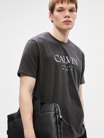 Calvin Klein Обычный Футболка в Серый