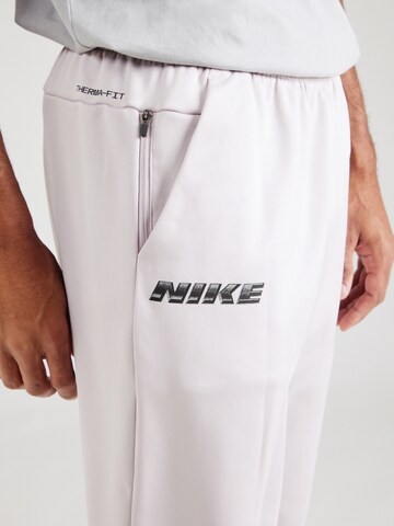 Effilé Pantalon de sport NIKE en blanc