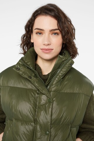 SENSES.THE LABEL Glänzende Steppweste Oversized in Grün
