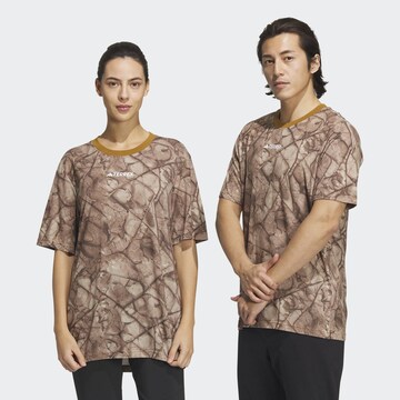 T-Shirt fonctionnel 'National Geographic' ADIDAS TERREX en marron : devant