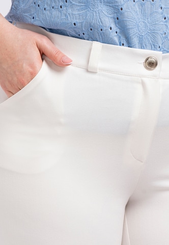 Regular Pantalon 'MELA' Karko en blanc