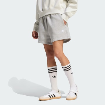 ADIDAS ORIGINALS - Loosefit Pantalón 'Essentials' en gris: frente