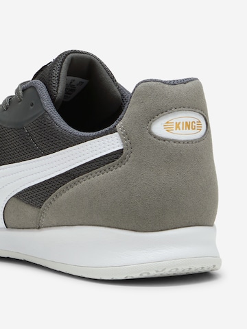 Chaussure de foot 'KING TOP' PUMA en gris