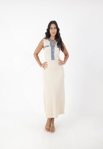 Abito in maglia di Elara in beige: frontale