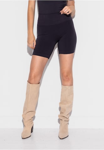 Lykkeland Atelier Skinny Shorts 'Honest' in Schwarz: Vorderseite