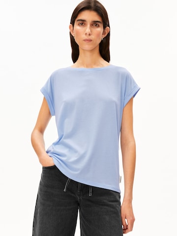 T-shirt ARMEDANGELS en bleu : devant