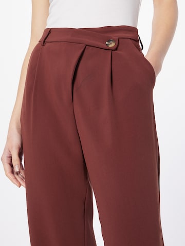 Loosefit Pantalon à pince ABOUT YOU en marron