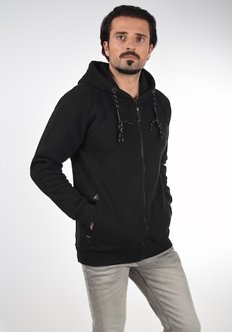 INDICODE JEANS Zip-Up Hoodie in Black: front