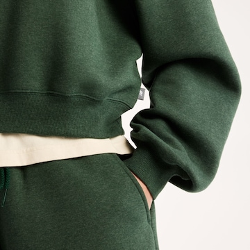 new balance Sweatshirt 'Trackside' in Grün