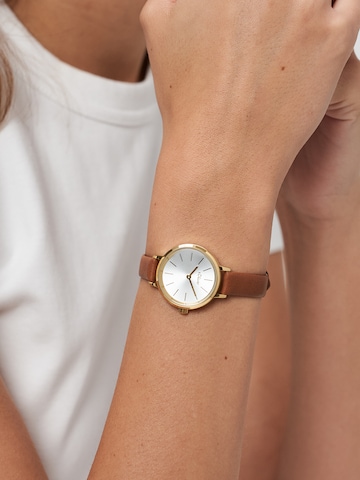 s.Oliver Analoguhr in Braun: Vorderseite