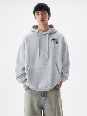 Bluză de molton de la Pull&Bear pe gri: față