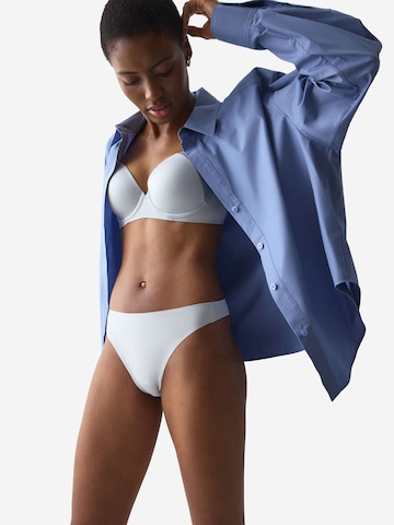 TRIUMPH String ' Red Label Smart Invisible ' in Grau
