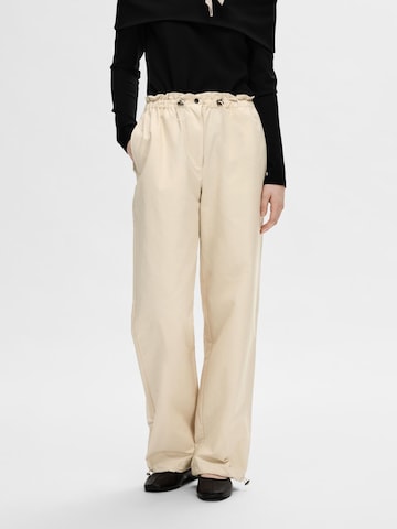 SELECTED FEMME Loose fit Pants in Beige: front