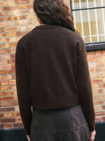 Next Sweter w kolorze brązowy