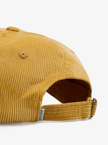 Scalpers Шапка с периферия в жълто