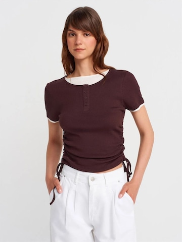 T-shirt 'T-Shirts' Dilvin en rouge : devant