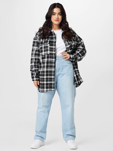 Tommy Jeans Curve Тениска 'Essential' в бяло