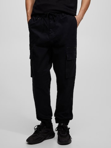 Pull&BearTapered Cargo hlače - crna boja
