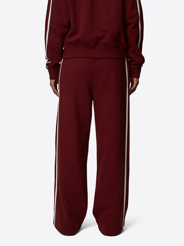 regular Pantaloni di Good For Nothing in rosso