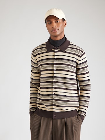 Geacă tricotată 'Nolan' de la NN07 pe maro: față