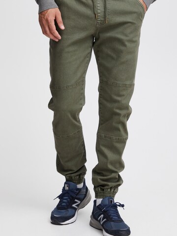 INDICODE JEANS Tapered Broek 'Brontus' in Groen: voorkant