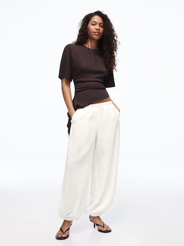 Bershka Tapered Nadrág - fehér: elől