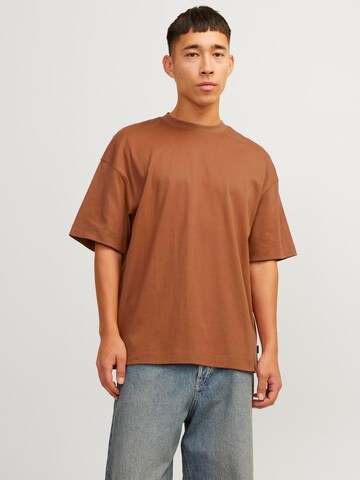 T-Shirt 'Urban Edge' JACK & JONES en marron : devant