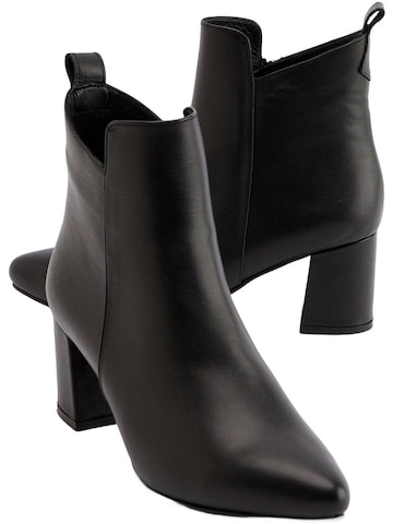 Limoya Booties 'Julia' in Black: front