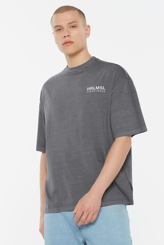 Harlem Soul JO-HN T-Shirt Oversized printed in Grau: Vorderseite