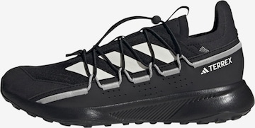 ADIDAS TERREX Ниски обувки 'Voyager 21' в черно: отпред