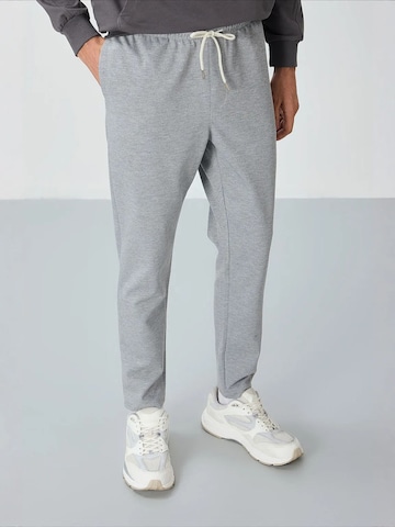 Tommy Life Tapered Workout Pants 'Jogginghose' in Grey
