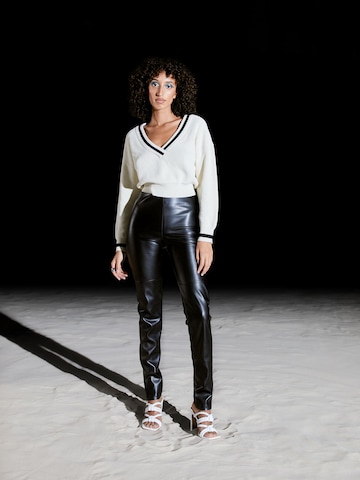 VIERVIER Skinny Broek in Zwart: voorkant