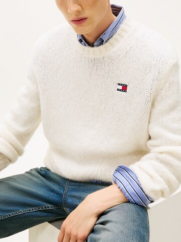 Pull-over Tommy Jeans en blanc