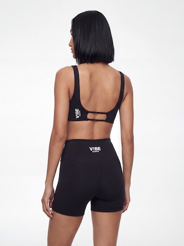 Haut V!BE STUD!OS en noir