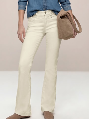 STREET ONE Bootcut Jeansy 'Style Blaire' w kolorze beżowy: przód