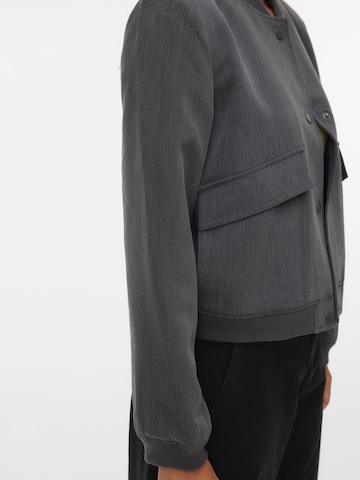 Veste mi-saison 'VMAMALA' VERO MODA en gris