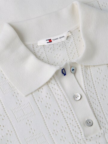 Pull-over Tommy Jeans en blanc