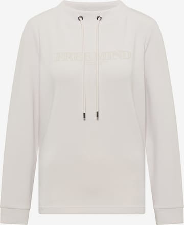 Tricou de la CECIL pe alb: față