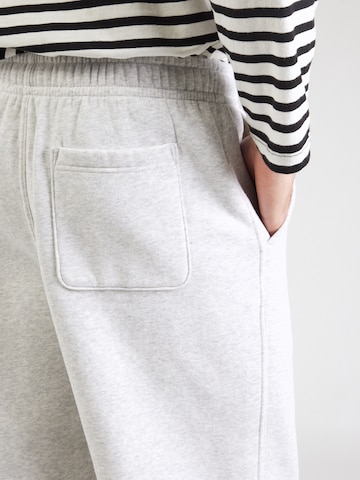 Abercrombie & Fitch Baggy Hose 'ESSENTIAL' in Grau