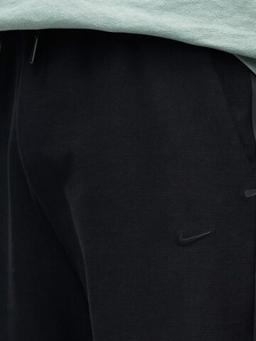 Nike Sportswear Slimfit Παντελόνι σε μαύρο