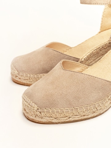 Sandalo con cinturino 'Alpargata Cuña 7 cm' di Alhamas in grigio