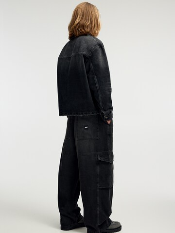 Largi Pantaloni eleganți de la Pull&Bear pe negru