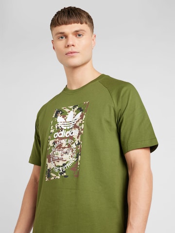 T-Shirt 'CAMO TONGUE' ADIDAS ORIGINALS en vert
