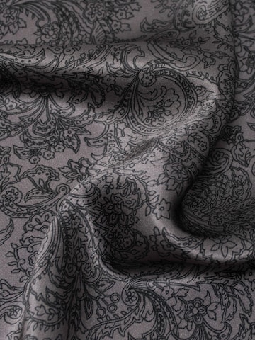 MayTree Scarf in Grey