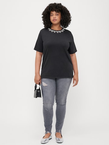 Tricou 'CAROZIAS' de la ONLY Carmakoma pe negru