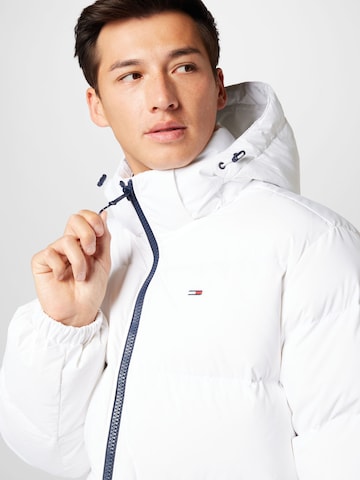 Veste d’hiver Tommy Jeans en blanc