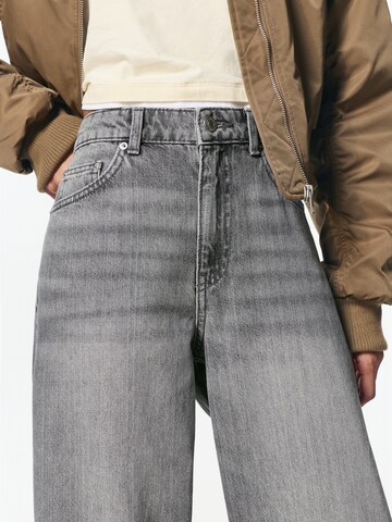 Pull&Bear Широки крачоли Дънки в сиво